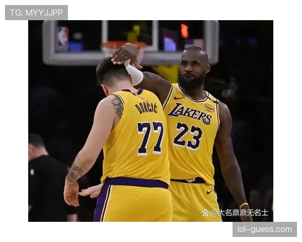 湖人魔术比赛，詹姆斯关键时刻表现与球队年轻化进程关系