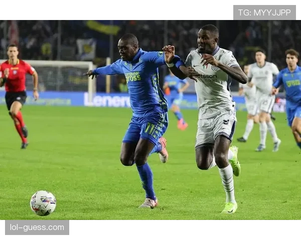 战报：国际米兰2-0击败巴萨，总比分3-1晋级，劳塔罗点射锁定胜局。